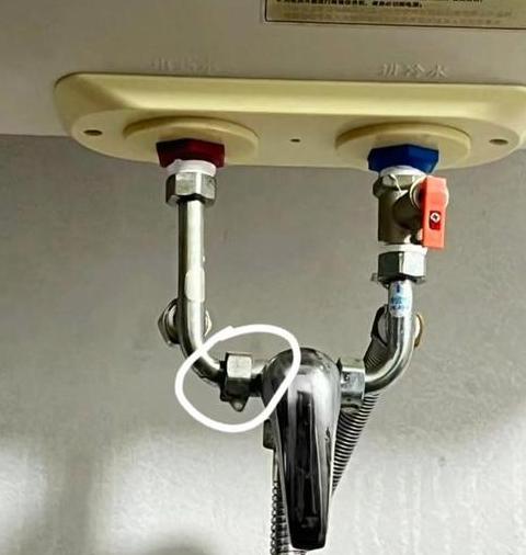 热水器一加热热水管就漏水