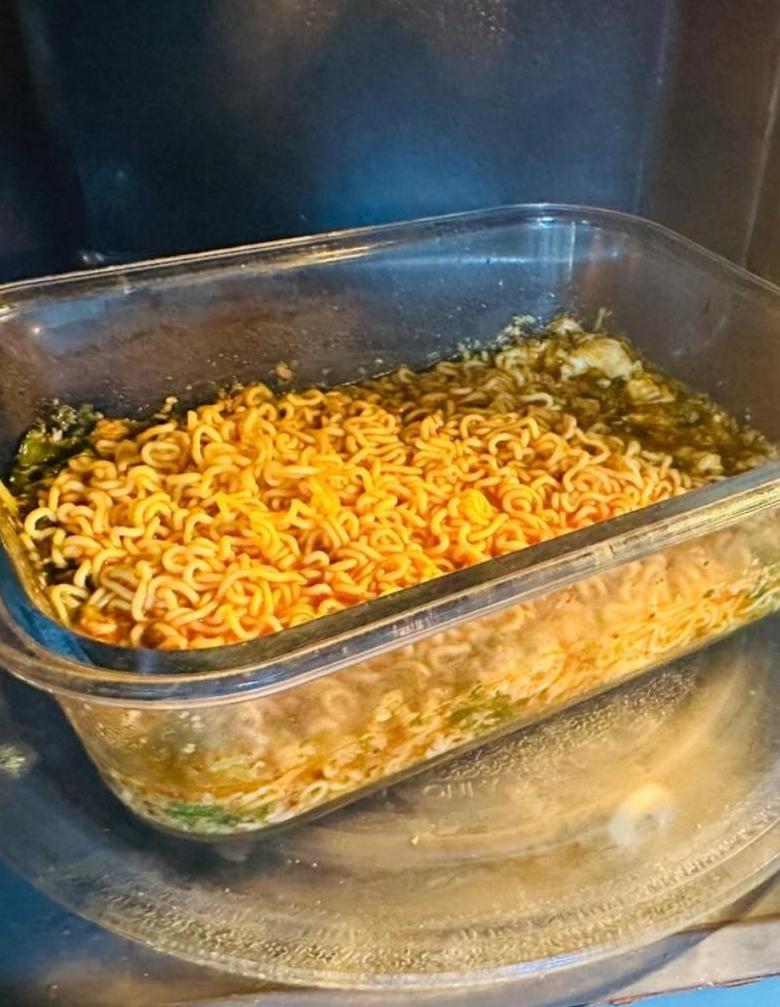 微波炉能煮泡面嘛