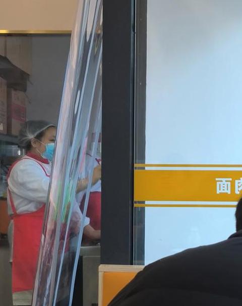 服务员真的比进厂累吗