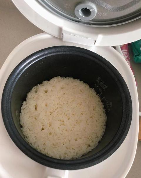 电饭煲一碗米