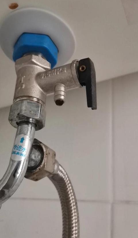 热水器漏水严重怎么关水阀